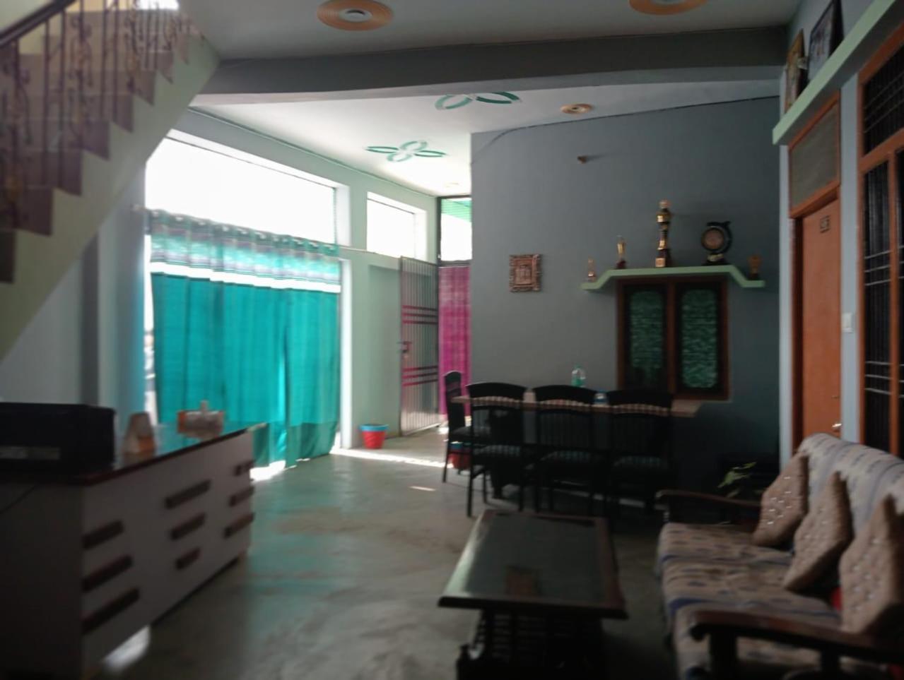 Harsh Home Stay Ayodhya Exteriör bild