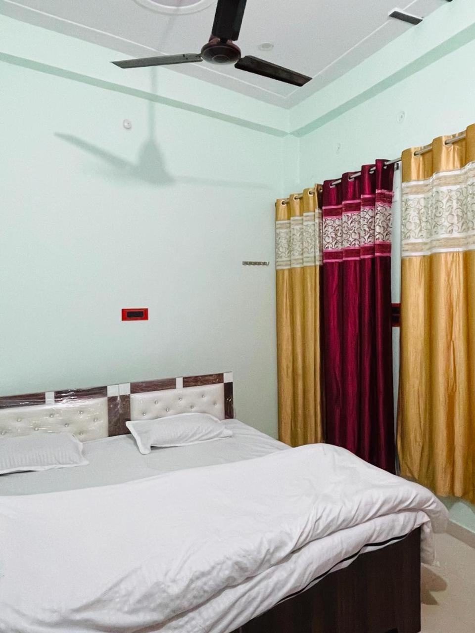Harsh Home Stay Ayodhya Exteriör bild