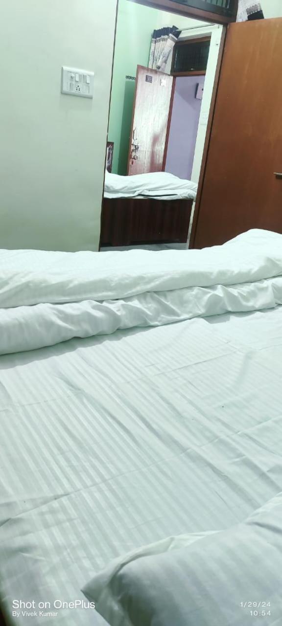 Harsh Home Stay Ayodhya Exteriör bild